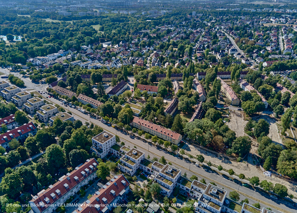 17.08.2022 - Luftbilder von der Baustelle Maikäfersiedlung in Berg am Laim